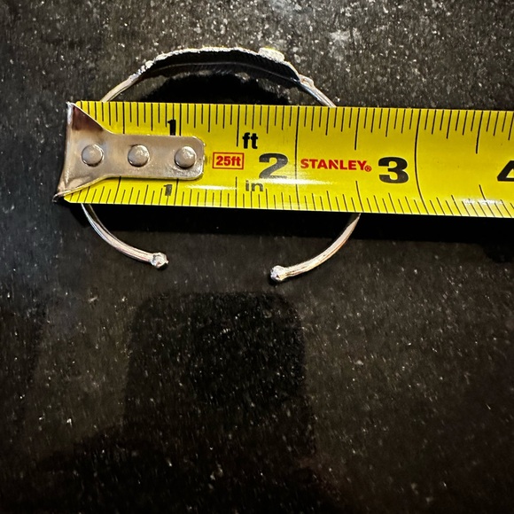 Silver Leaf Bracelet with peridot stone - Picture 4 of 4